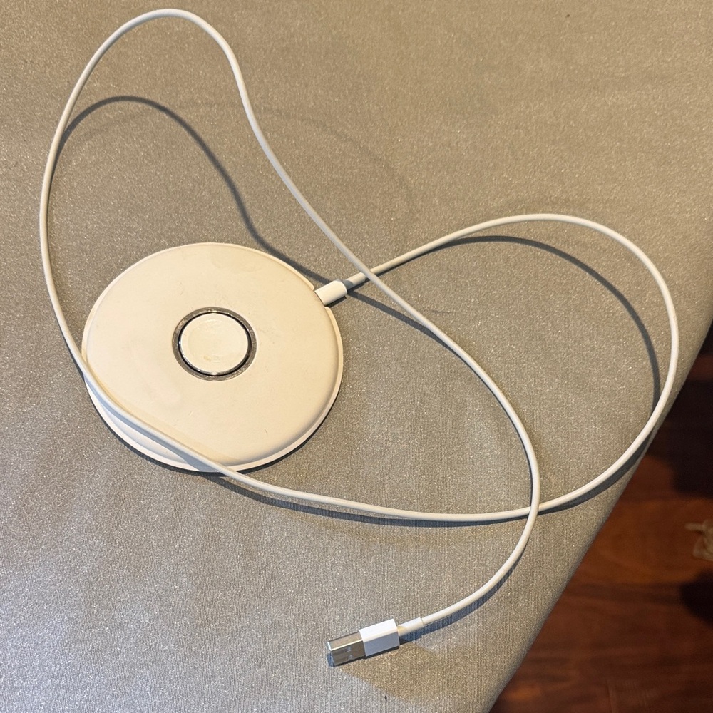 Apple White Magnetic Charging Pad